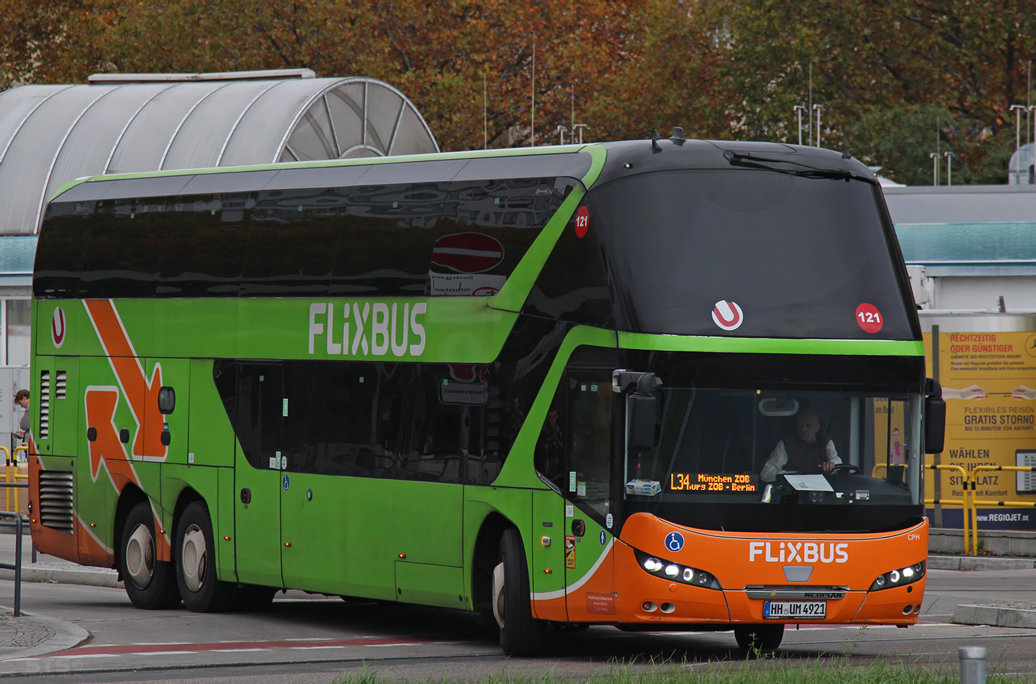 Гамбург, Neoplan P06 N1222/3L Skyliner L № 121