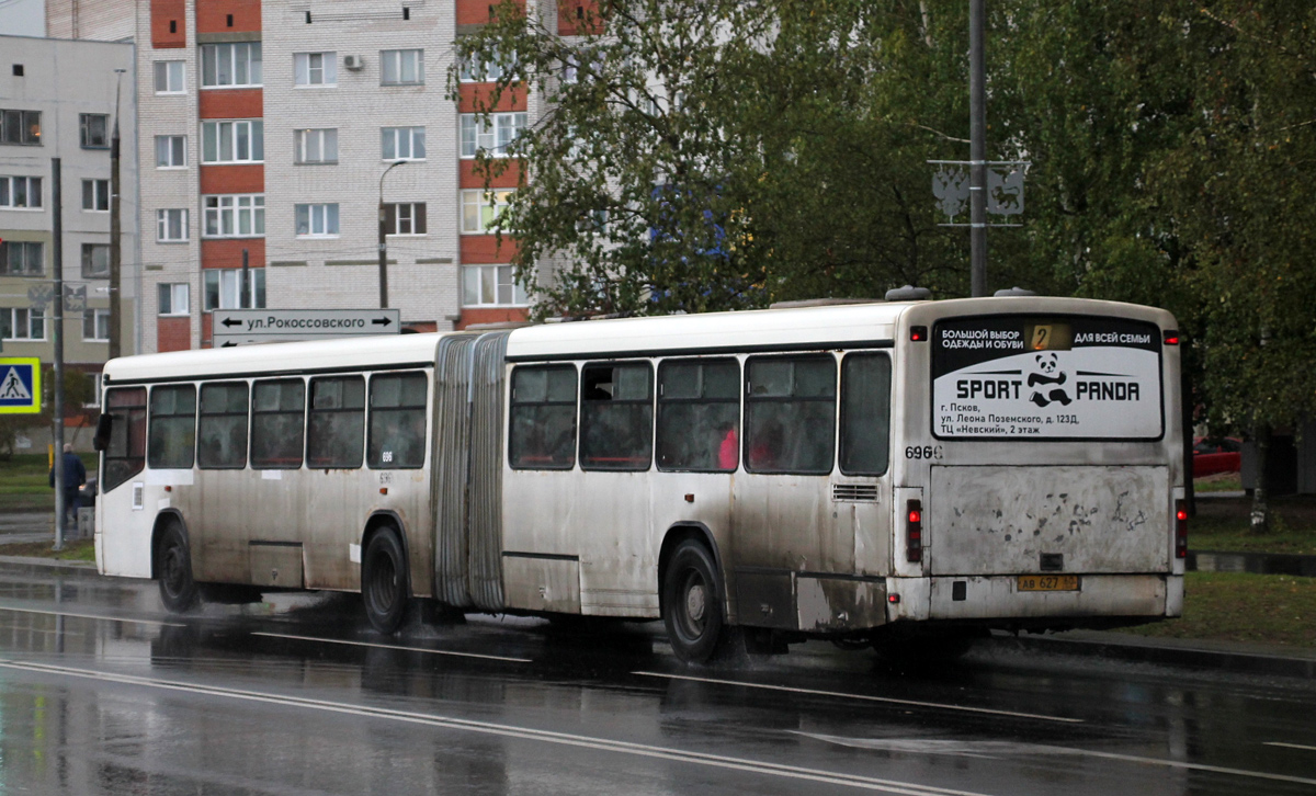 Pskovo sritis, Mercedes-Benz O345G Nr. 696