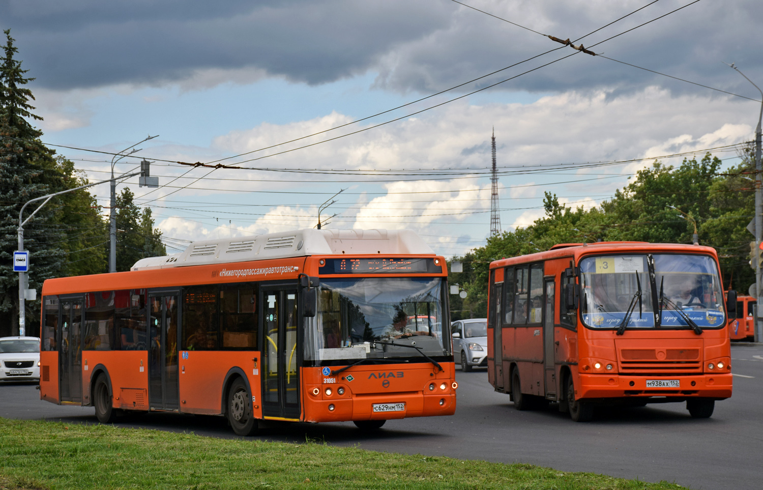 Нижегородская область, ЛиАЗ-5292.67 (CNG) № 31051; Нижегородская область, ПАЗ-320402-05 № М 938 АХ 152