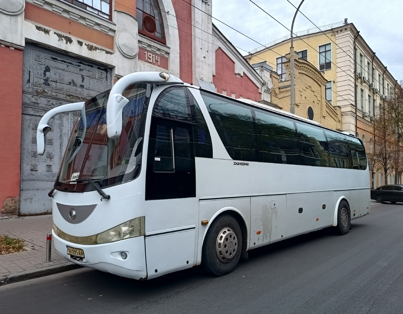 Киев, Yutong ZK6100HB № AA 1295 AA