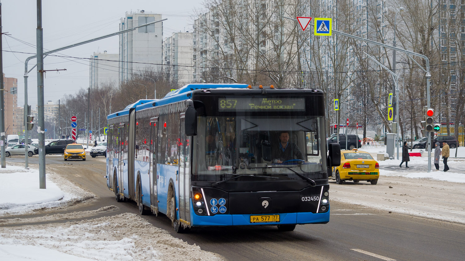 Moscow, LiAZ-6213.65 # 032450