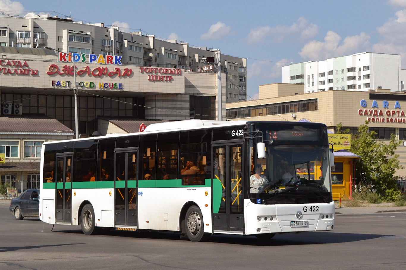 Astana, Golden Dragon XML6125CR (Hyundai Trans Auto) č. G422