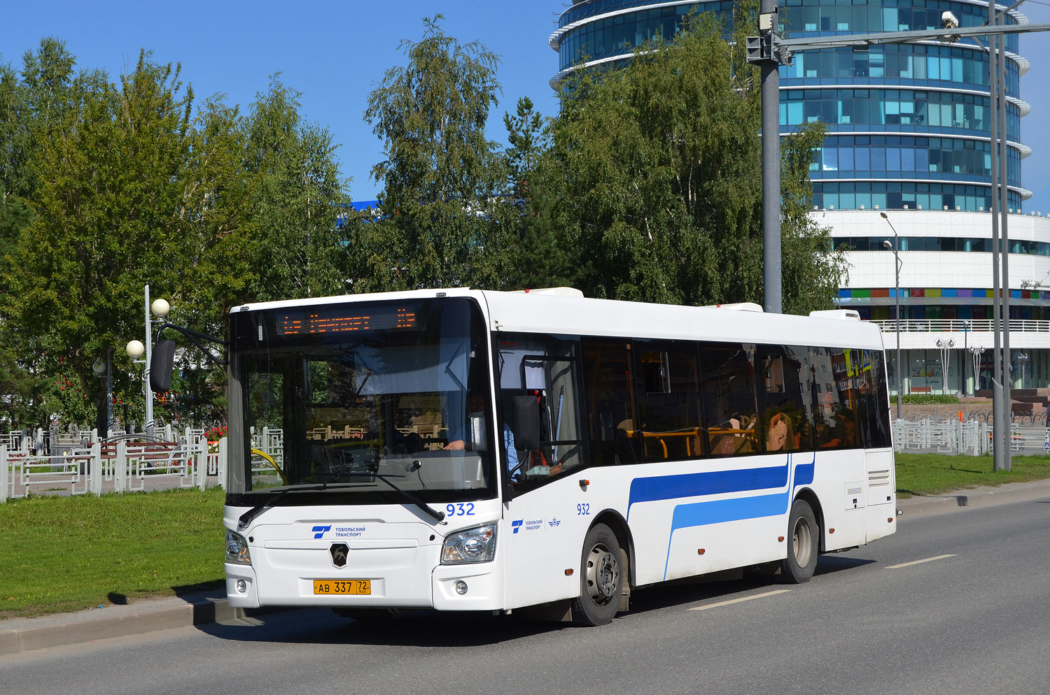Тюменская область, ЛиАЗ-4292.60 (1-2-1) № 932
