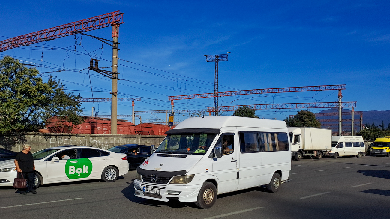 Грузия, Mercedes-Benz Sprinter W901/W902 208CDI № AA-625-FA