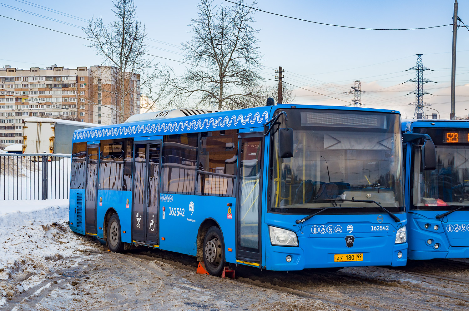 Moskva, LiAZ-4292.60 (1-2-1) č. 162542