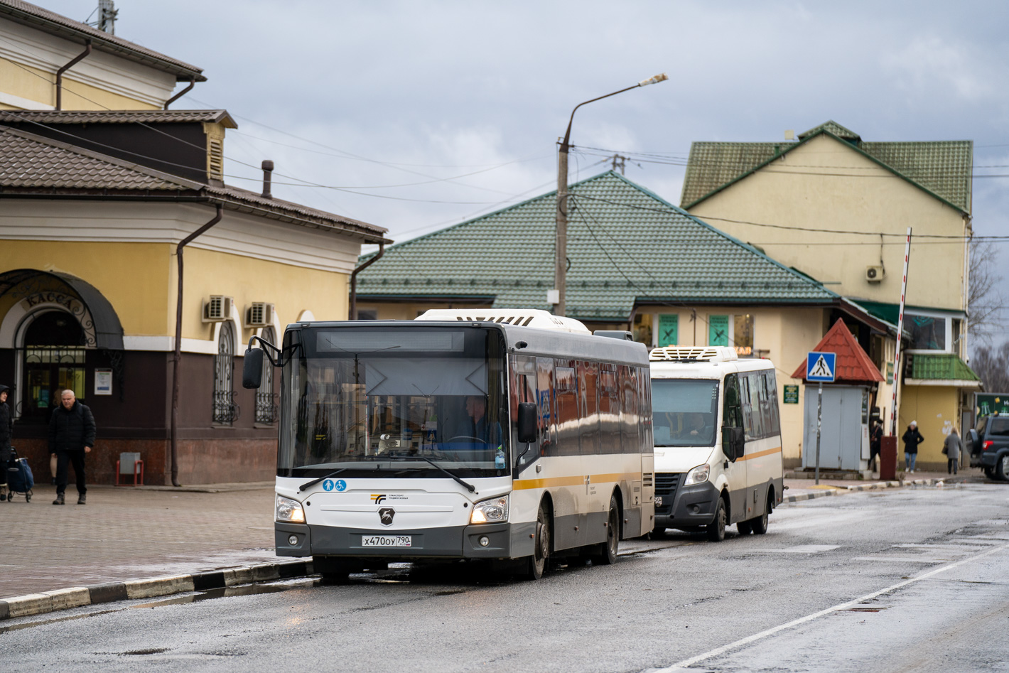 Московская область, ЛиАЗ-4292.60 (1-2-1) № 107470; Московская область, Луидор-2250DS (ГАЗ Next) № 107120