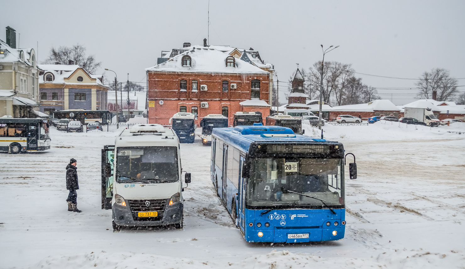 Московская область, ГАЗ-A64R42 Next № 107737; Московская область, ЛиАЗ-5292.22 (2-2-2) № 107465