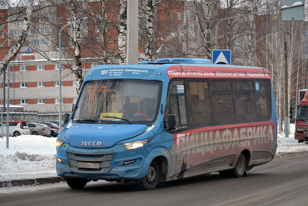 Чувашия, Нижегородец-VSN700 (IVECO) № Е 542 КС 797