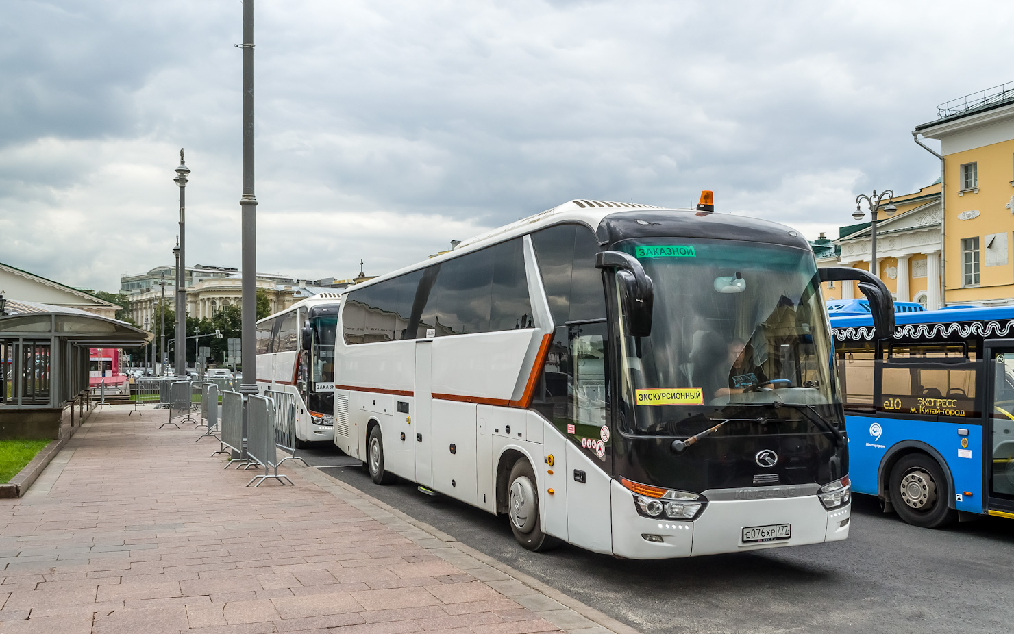 Москва, King Long XMQ6129Y № А 983 ХР 777; Москва, King Long XMQ6129Y № Е 076 ХР 777; Москва, ЛиАЗ-6213.65 № 012236