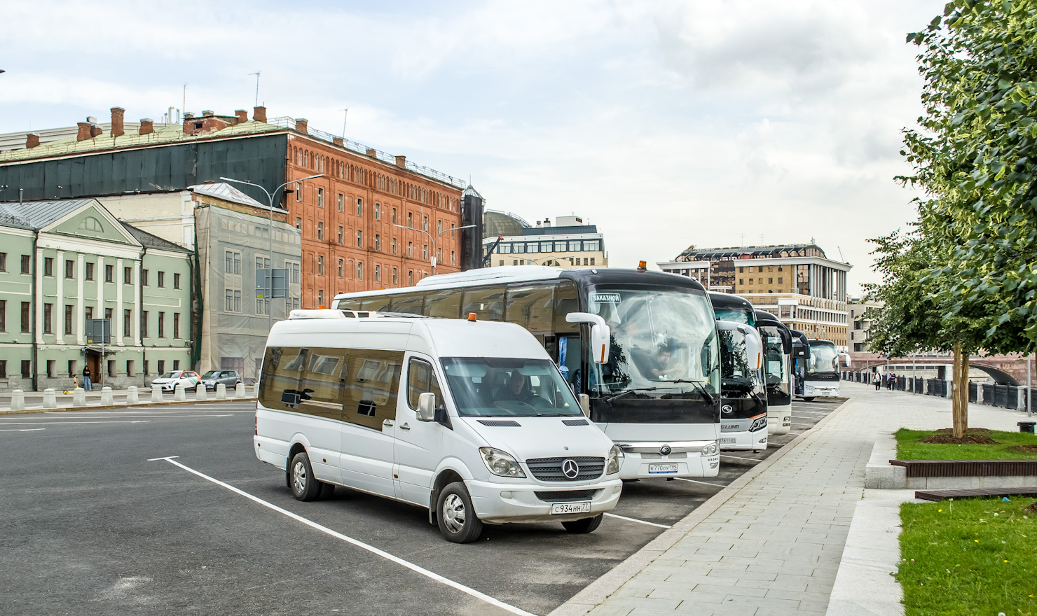 Москва, Mercedes-Benz Sprinter W906 515CDI № С 934 НН 77; Тверская область, King Long XMQ6129Y № В 076 ТС 69; Московская область, MAN R07 Lion's Coach RHC444 № ЕС 031 50; Московская область, Yutong ZK6122H9 № Н 165 ХТ 790 Москва, Mercedes-Benz Sprinter W906 515CDI № С 934 НН 77; Тверская область, King Long XMQ6129Y № В 076 ТС 69; Московская область, MAN R07 Lion's Coach RHC444 № ЕС 031 50; Московская область, Yutong ZK6122H9 № Н 165 ХТ 790