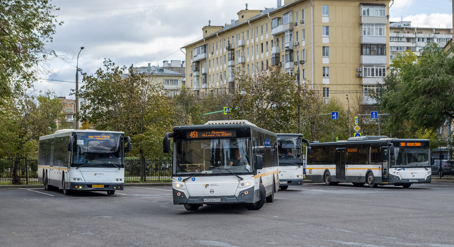 Московская область, ЛиАЗ-5292.65-03 № 7520; Московская область, ЛиАЗ-5250 № 1990