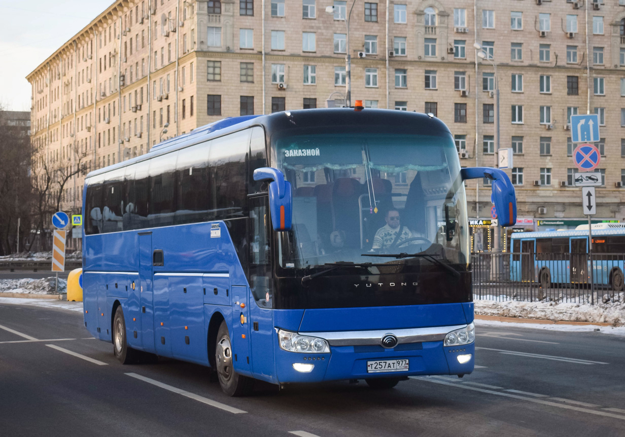 Москва, Yutong ZK6122H9 № Т 257 АТ 977