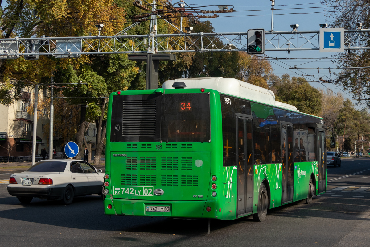 Almaty, Golden Dragon XML6125CN (Hyundai Trans Auto) sz.: 3641