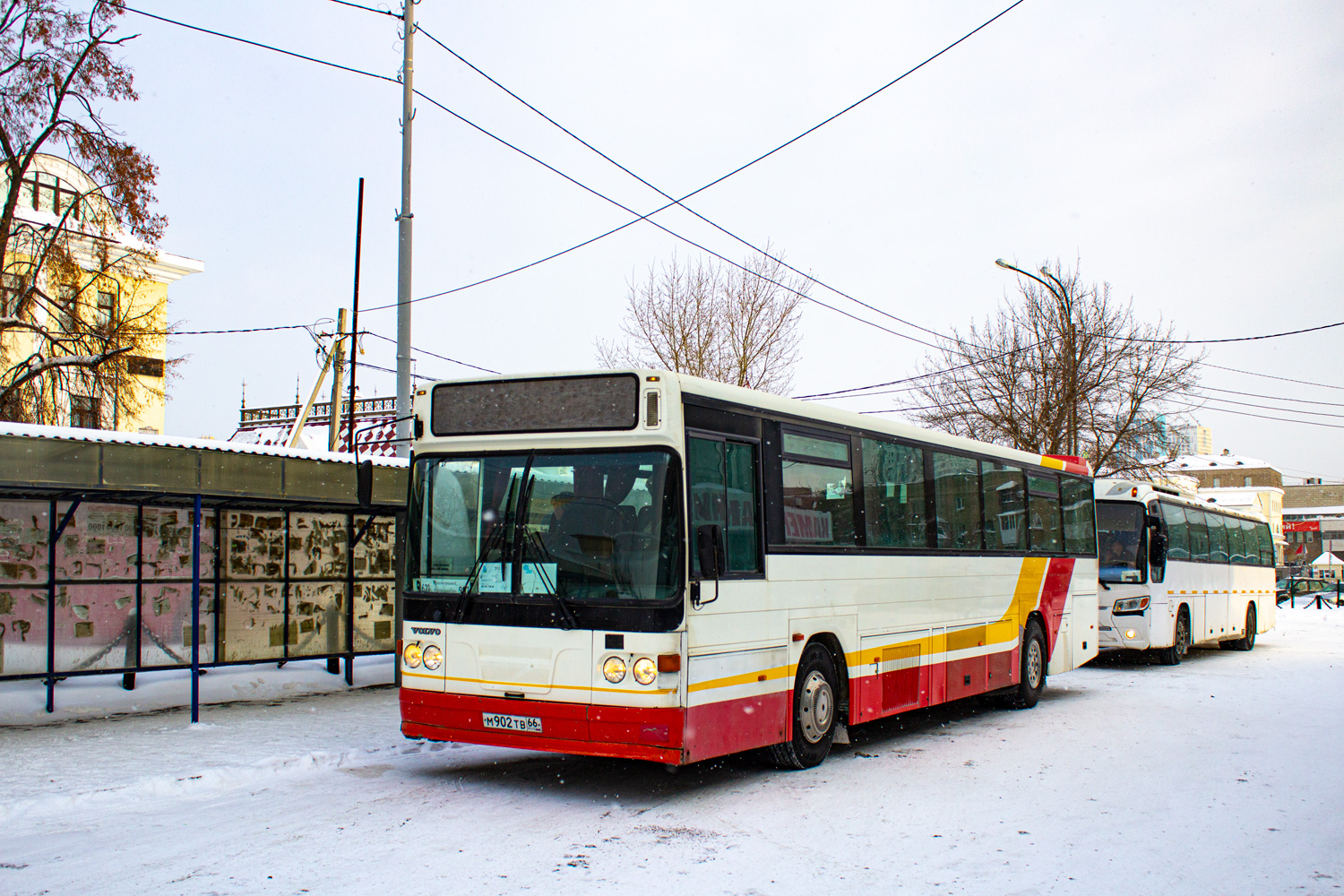 Свердловская область, СибСкан (Volvo B10M-60F) № М 902 ТВ 66; Свердловская область, Kia Granbird № КА 238 66