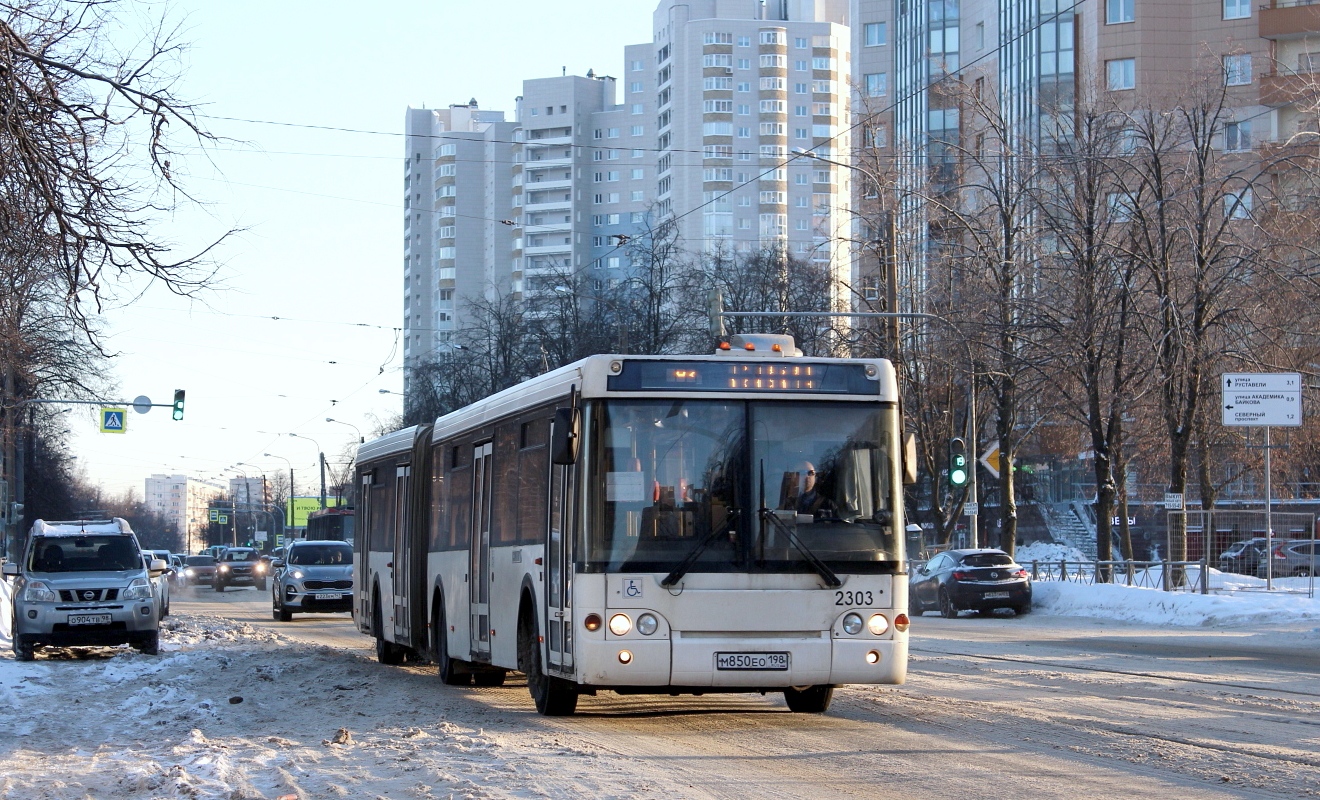 Sankt Petersburg, LiAZ-6213.20 Nr. 2303