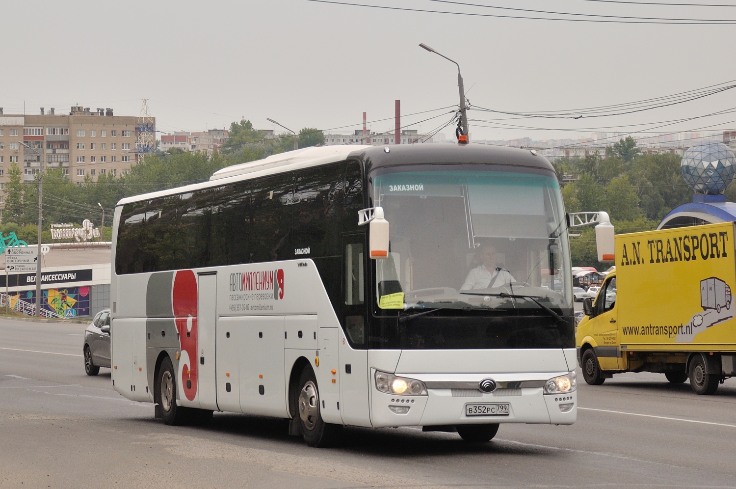 Москва, Yutong ZK6122H9 № В 352 РС 799