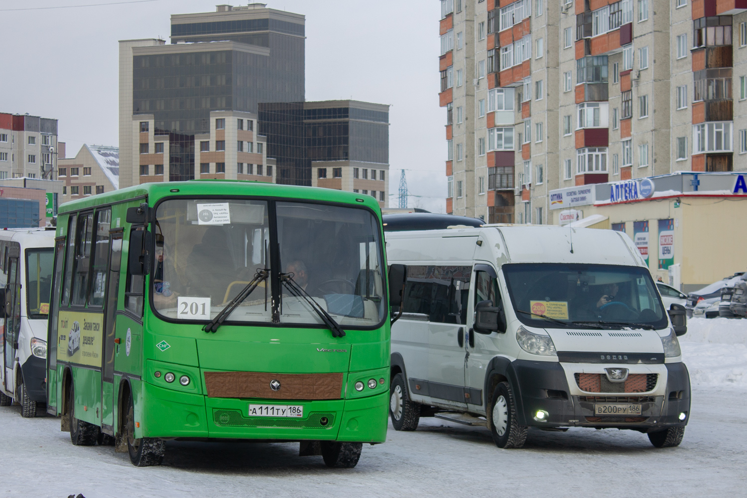 Ханты-Мансийский АО, ПАЗ-320302-22 "Вектор" № А 111 ТУ 186; Ханты-Мансийский АО — Автобусные вокзалы, станции и конечные остановки