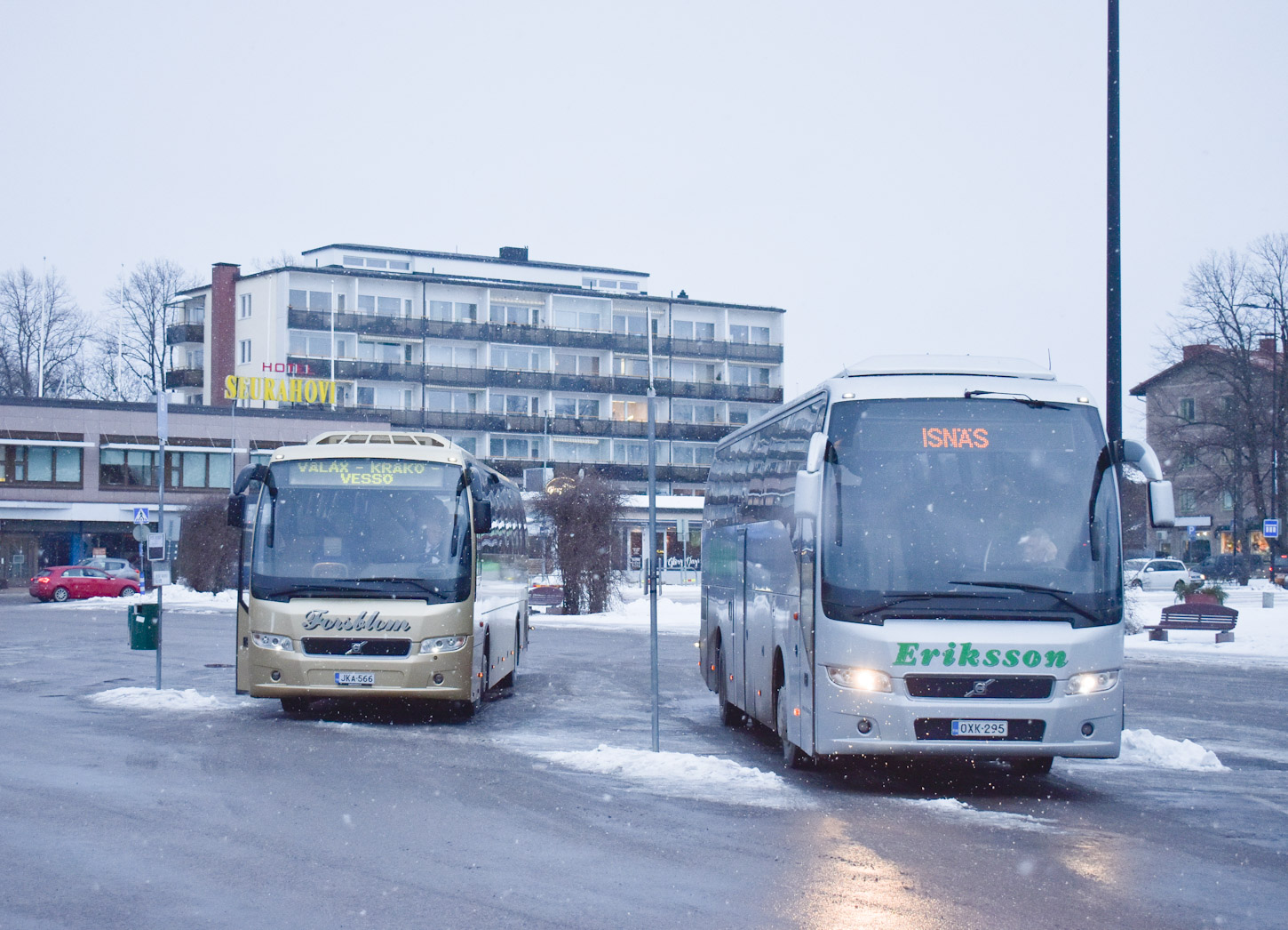 Finnland, Carrus 9700S NG Nr. 16; Finnland, Volvo 9700HD NG Nr. 7