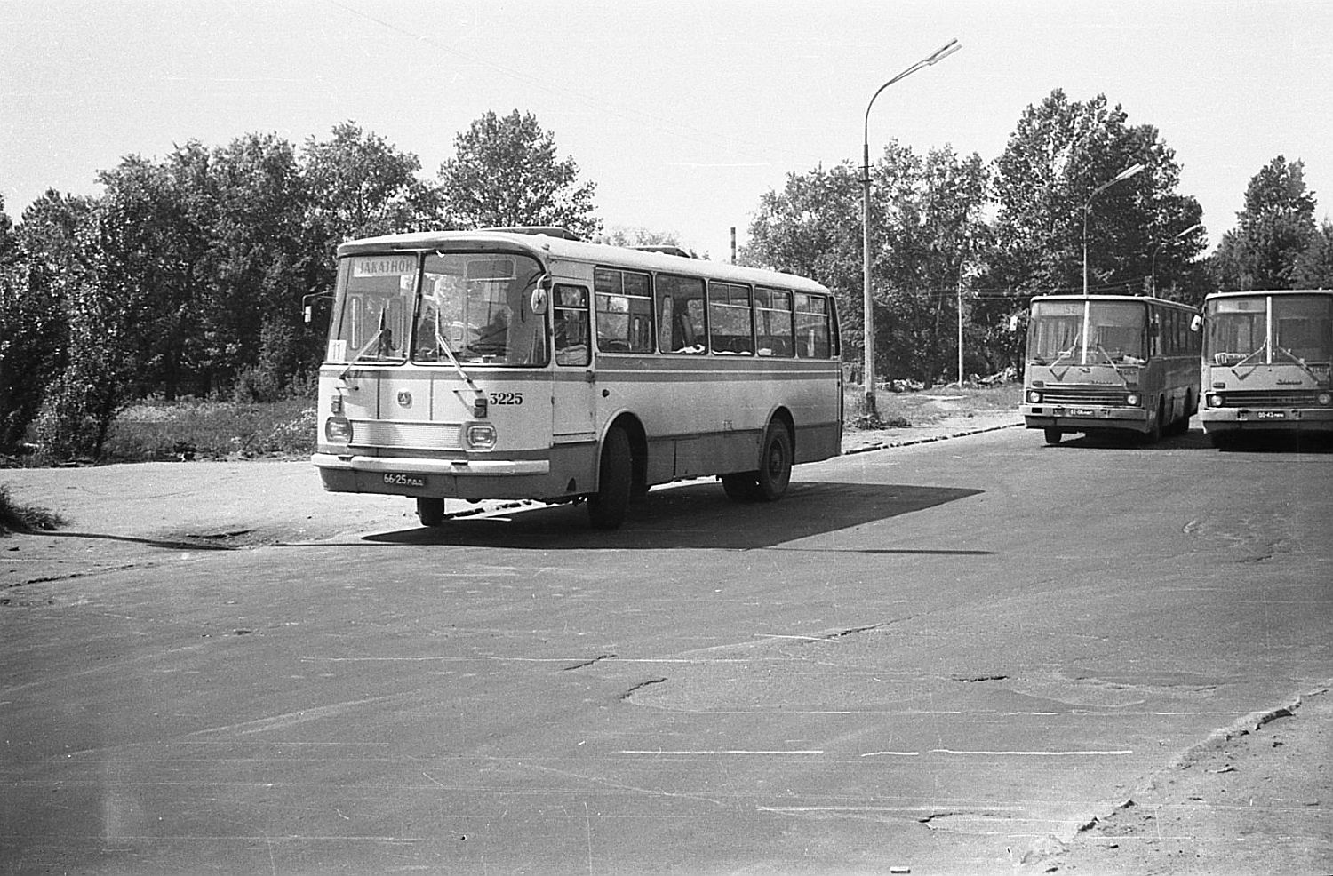 Санкт-Петербург, ЛАЗ-695Н № 3225; Санкт-Петербург — Автобусные станции; Санкт-Петербург — Старые фотографии