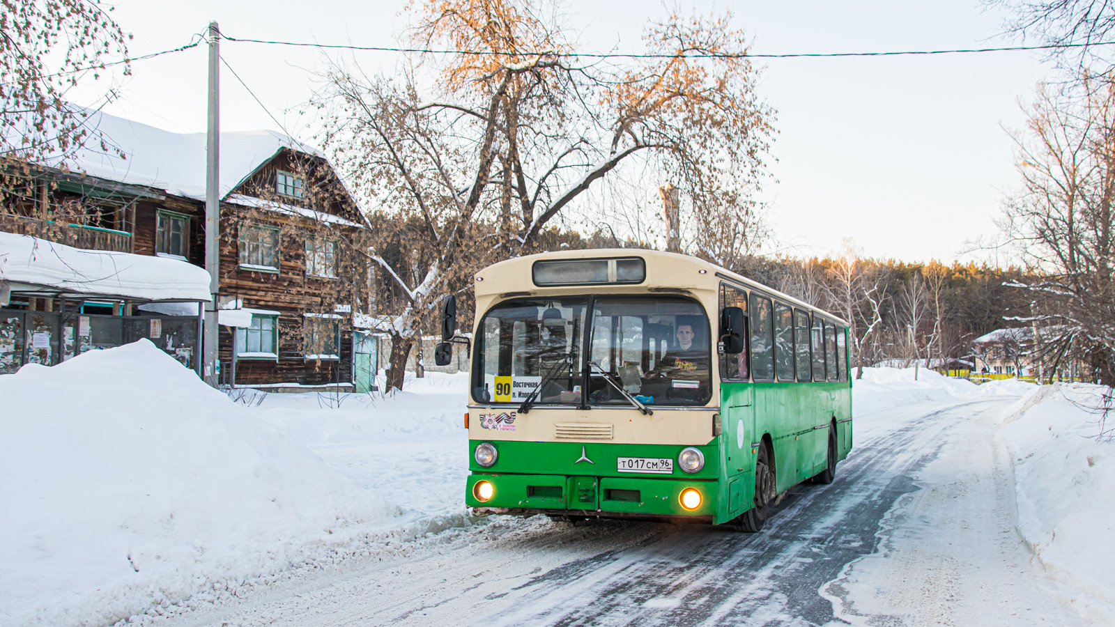 Свердловская область, Mercedes-Benz O305 № Т 017 СМ 96