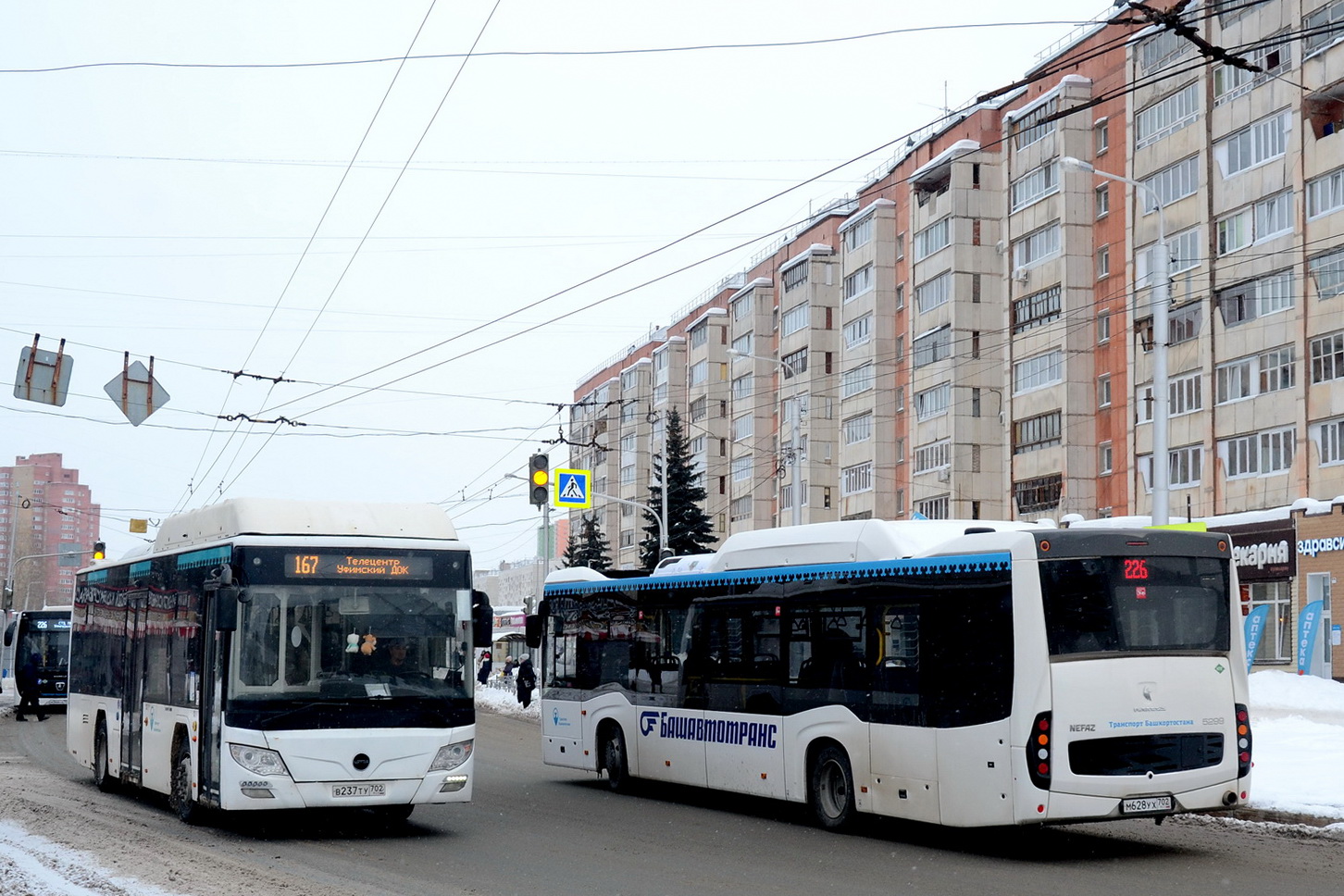 Башкортостан, Lotos-105C02 № В 237 ТУ 702; Башкортостан, НефАЗ-5299-40-57 (CNG) № 0658