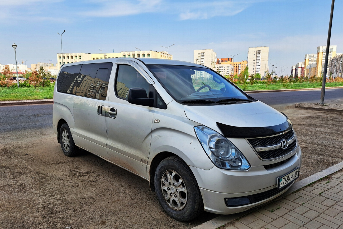 Астана, Hyundai Grand Starex № 768 AHJ 01