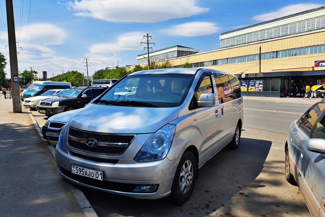 Астана, Hyundai Grand Starex № 595 AJO 01