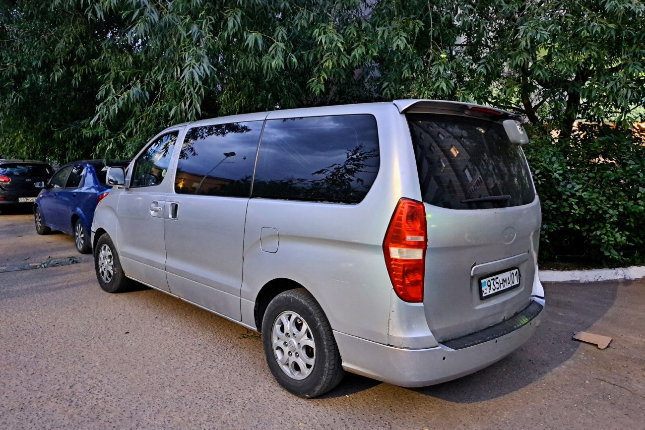 Астана, Hyundai Grand Starex № 935 HMA 01