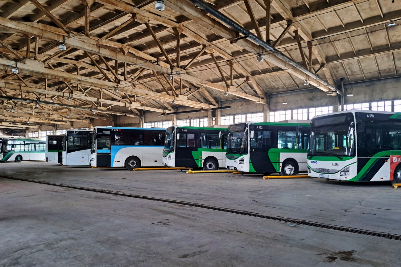 Asztana, Mercedes-Benz Intouro II sz.: P029; Asztana, IVECO Urbanway 12M (SaryarkaAvtoProm) sz.: A336; Asztana — Bus depot