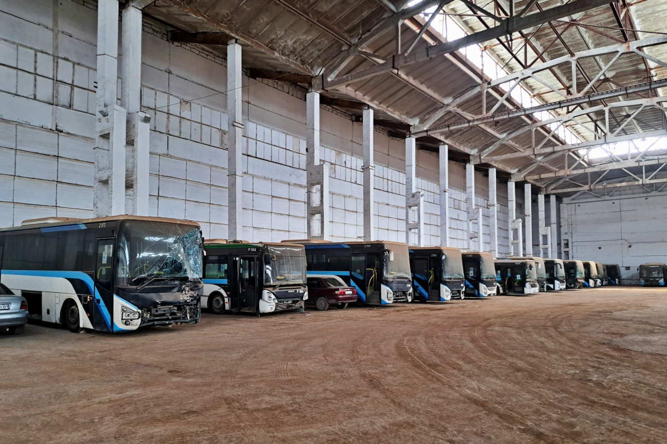 Astana, IVECO Crossway LINE 13M (SaryarkaAvtoProm) # Z073; Astana, Irisbus Citelis 12M # P084; Astana, IVECO Crossway LINE 13M (SaryarkaAvtoProm) # Z048; Astana — Bus depot