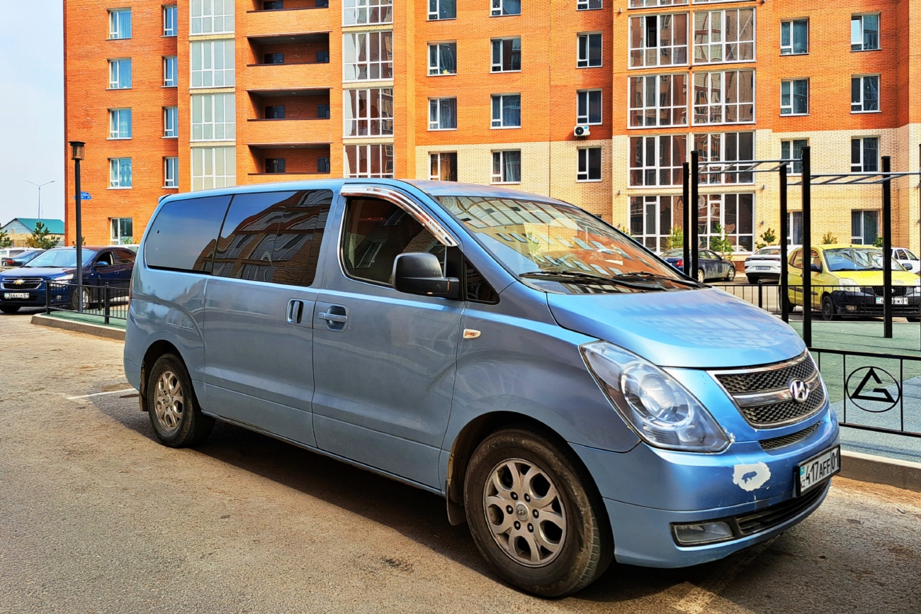 Астана, Hyundai Grand Starex № 417 AFF 01