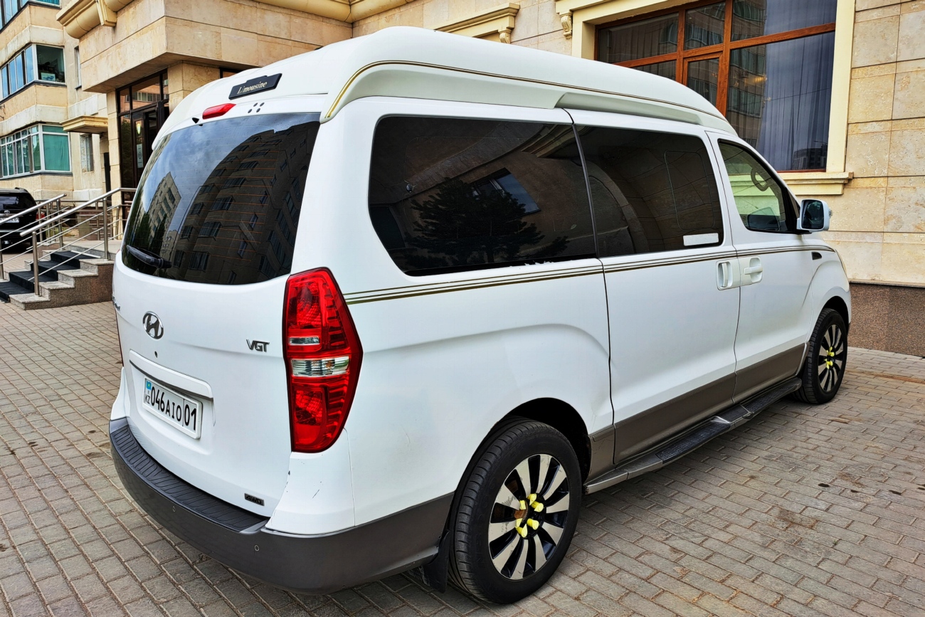 Астана, Hyundai Grand Starex № 046 AIO 01