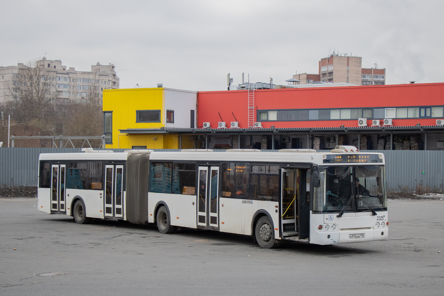 Sankt Petersburg, LiAZ-6213.20 Nr 2325