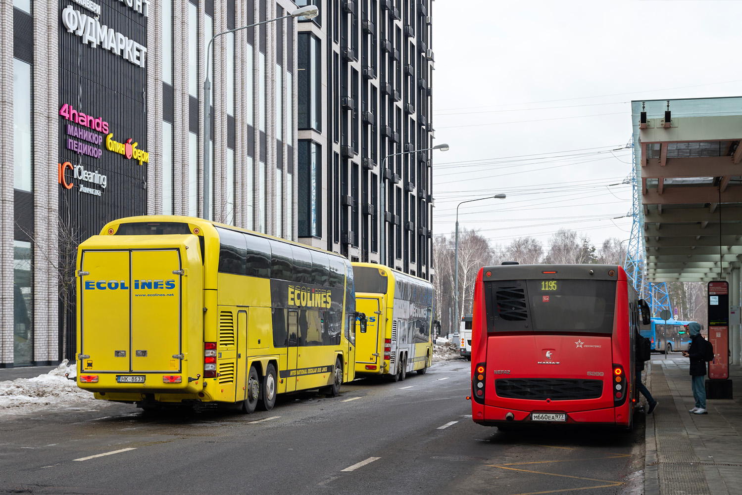 Латвия, Neoplan PB2 N1122/3L Skyliner L № 230; Московская область, НефАЗ-5299-40-52 № М 660 ЕА 977