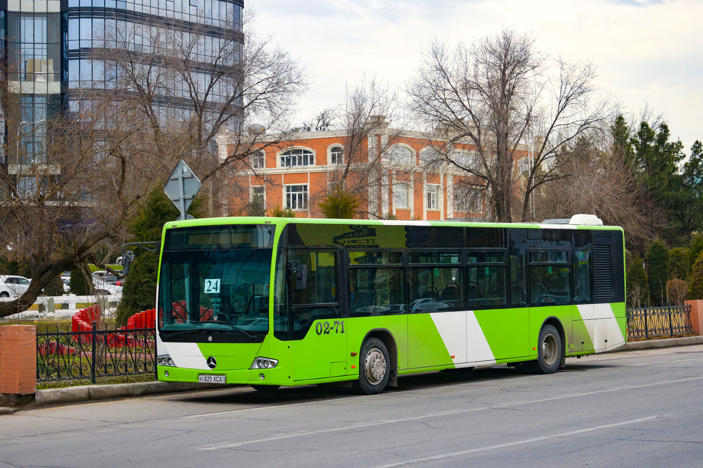 Узбекистан, Mercedes-Benz Conecto II № 02071