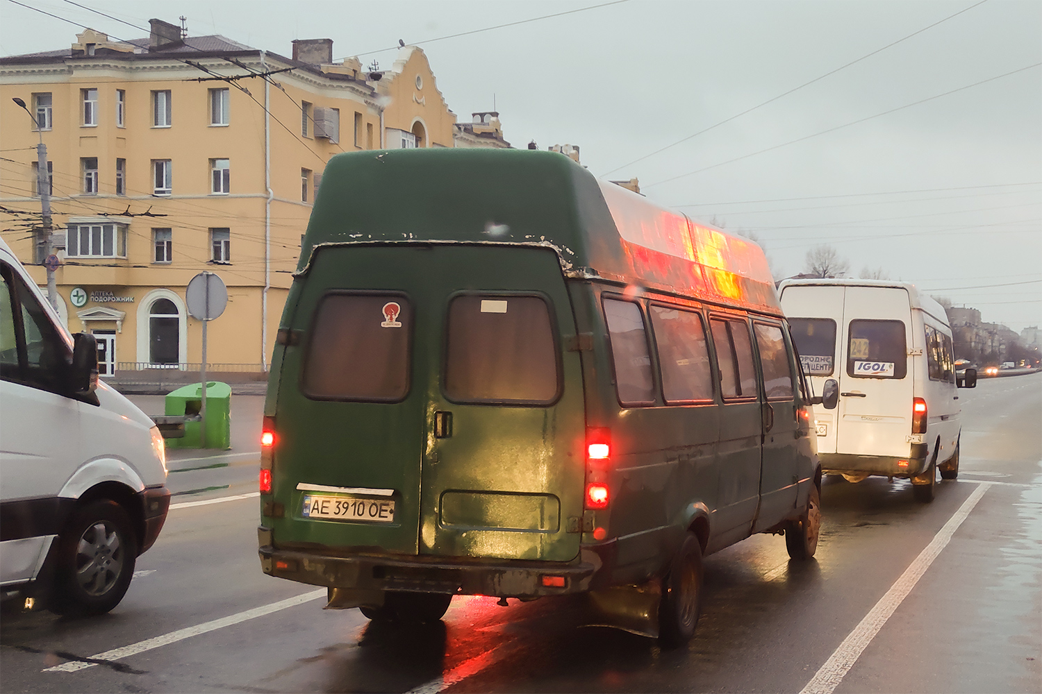 Dnipropetrovská oblast, GAZ-3274 (PE "Autobat") č. AE 3910 OE; Dnipropetrovská oblast, Mercedes-Benz Sprinter W903 312D č. 4234