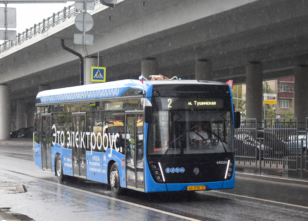 Moskau, KAMAZ-6282 Nr. 490104