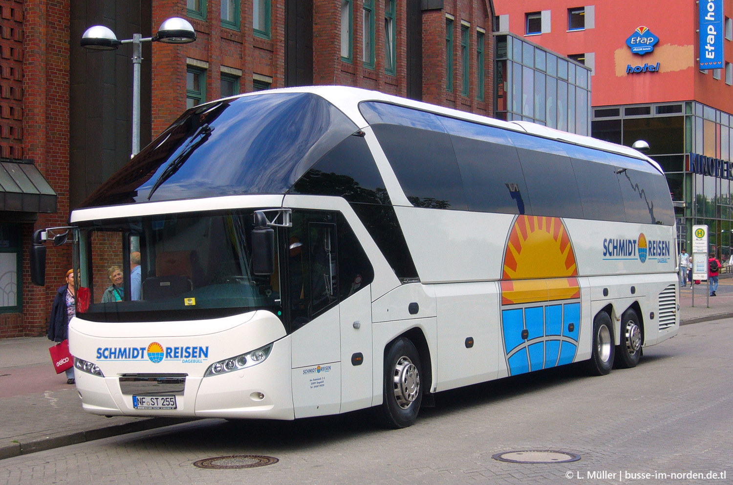 Шлезвиг-Гольштейн, Neoplan P12 N5218/3SHDL Starliner L № NF-ST 255