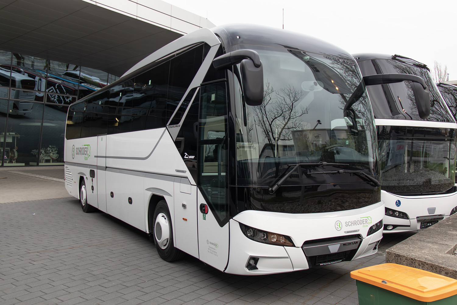 Βάδη-Βυρτεμβέργη, Neoplan P21 N2216SHD Tourliner SHD # UL-SC 2420; Βαυαρία — New MAN / Neoplan buses