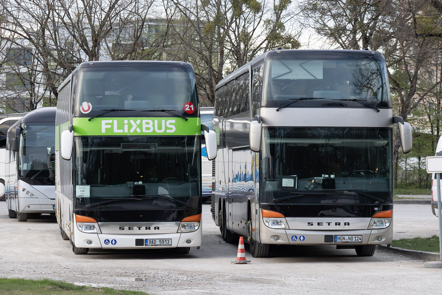 Чехия, Setra S431DT № 21; Саксония, Setra S431DT № HGN-NO 124