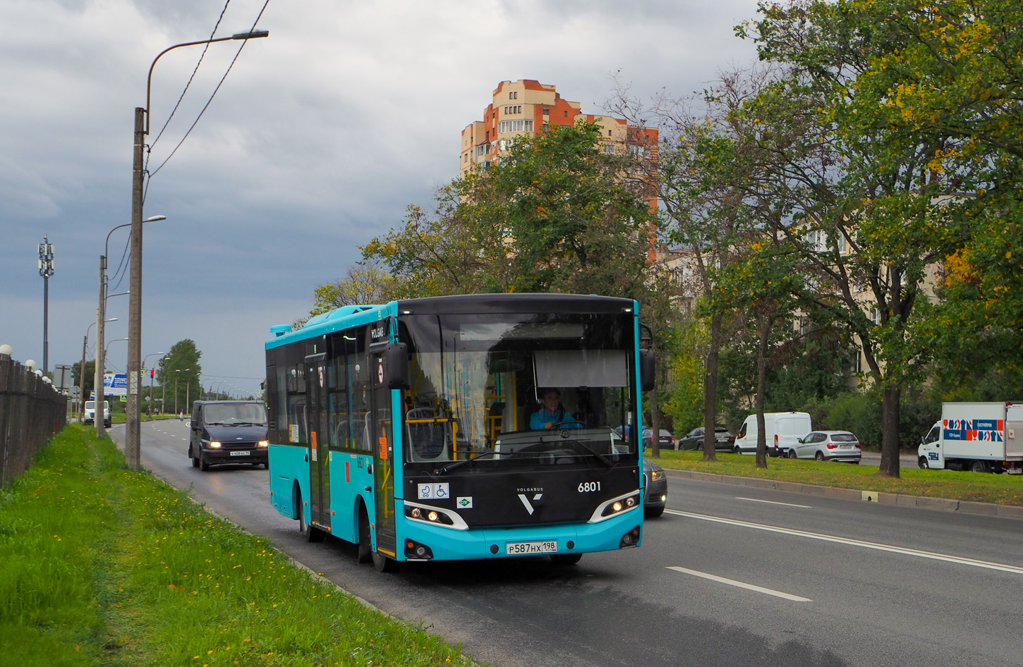 Szentpétervár, Volgabus-4298.G4 (LNG) sz.: 6801