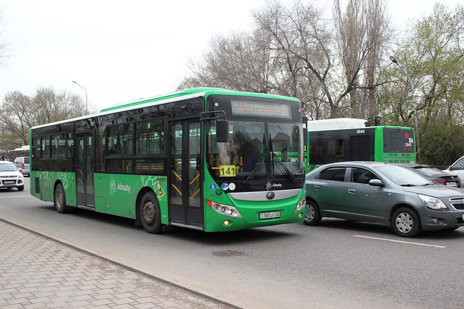 Алматы, Yutong ZK6118HGA № 760 LF 02