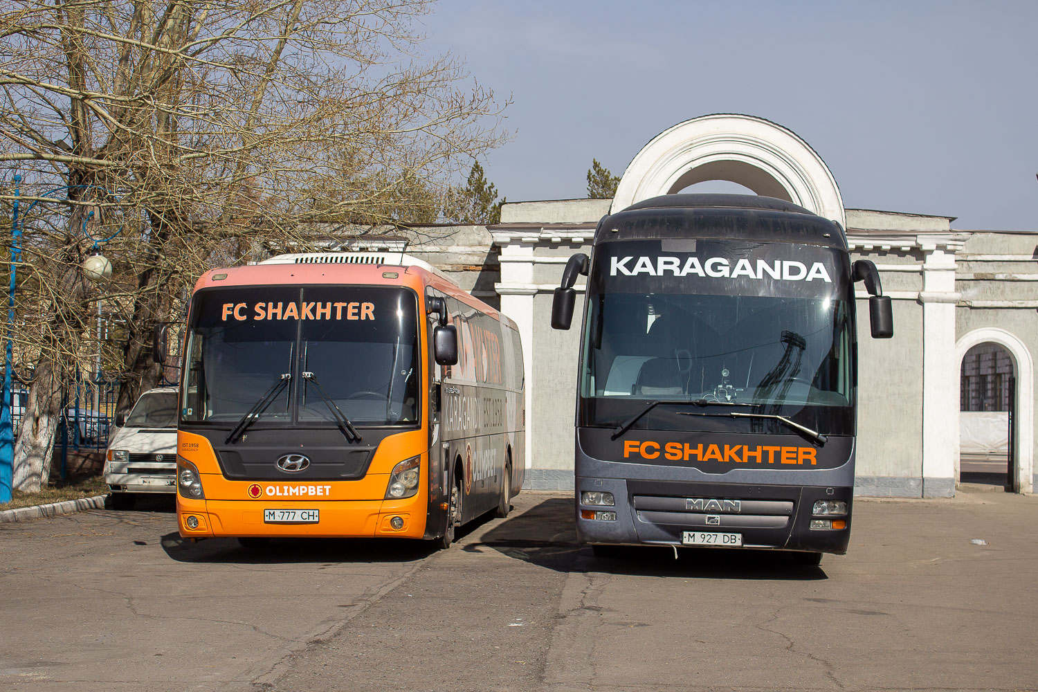 Карагандинская область, Hyundai Universe Space Luxury № M 777 CH; Карагандинская область, MAN R07 Lion's Coach RHC404 № M 927 DB