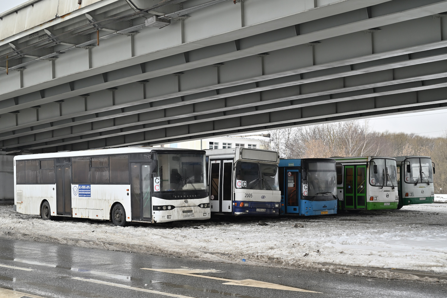 Москва, Волжанин-52701-10-07 № У 244 ВР 977