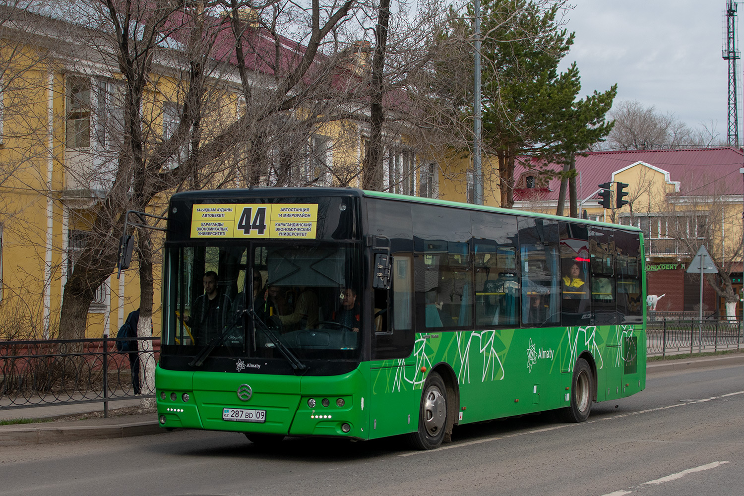 Карагандинская область, Golden Dragon XML6105CR (Hyundai Trans Auto) № 287 BD 09