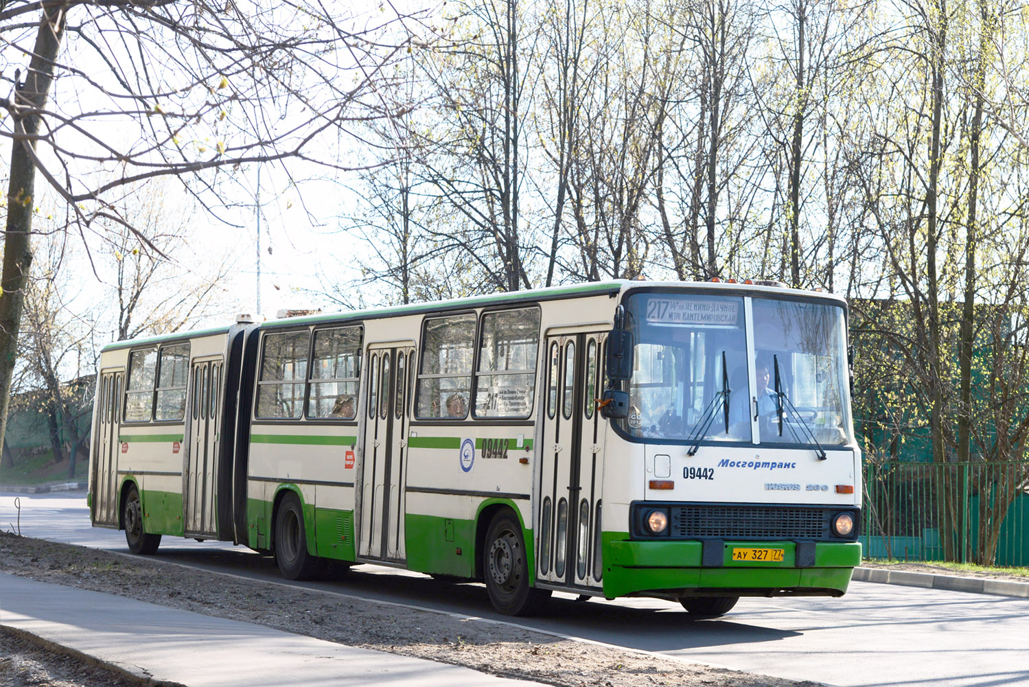 Moskau, Ikarus 280.33M Nr. 09442