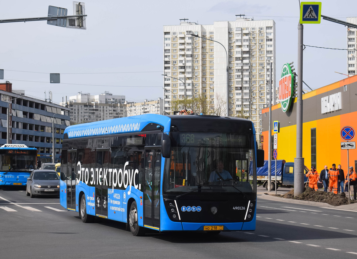 Moskau, KAMAZ-6282 Nr. 490126