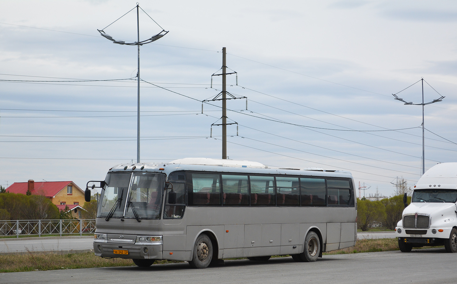 Тюменская область, Hyundai Aero Hi-Space № АВ 242 72