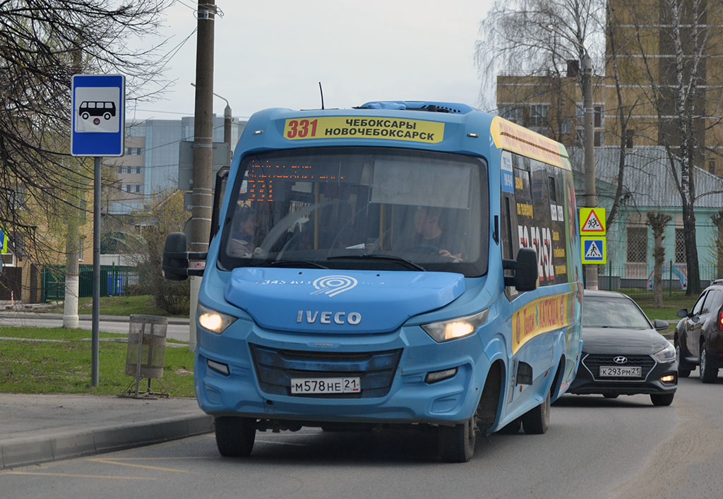 Чувашия, Нижегородец-VSN700 (IVECO) № М 578 НЕ 21