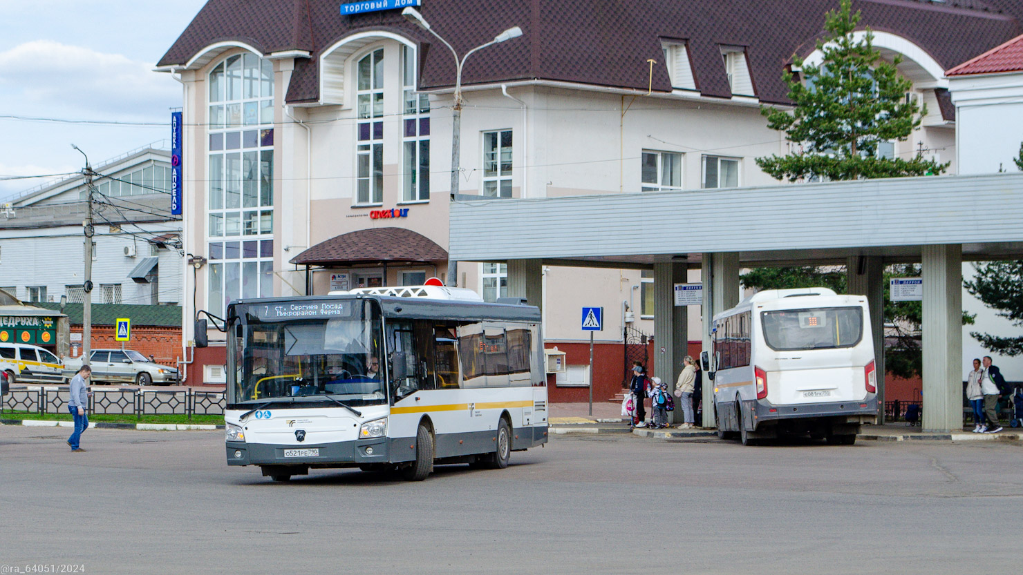 Московская область, ЛиАЗ-4292.60 (1-2-1) № 107521; Московская область, ПАЗ-320445-04 "Vector Next" № 108081